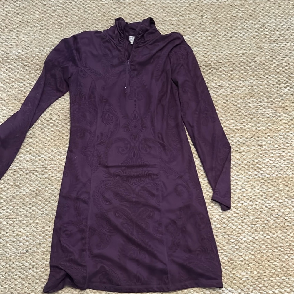 Cute athleisure dress. Ruched zip up neck.